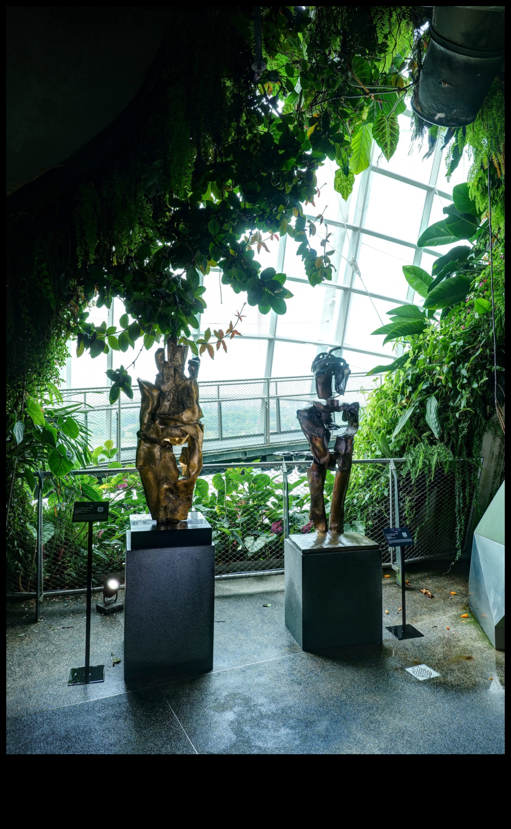 Bronzas botānika: skulpturāls valdzinājums jūsu brīvdabas patvērumā