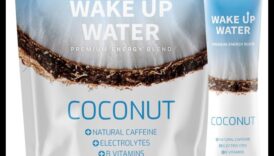 Pamostieties, cenšoties no rīta atsvaidzinātos ceļu kokosriekstu ūdeni 4 Rīta atsvaidzinājums: Svaiga kokosriekstu ūdens iepriecina jūsu dienā