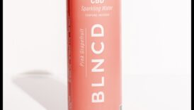 Tiešs un atsvaidzinošs padariet savu dienu izmantojot svētlaimi ar ārā cukura 3 Viegls un atsvaidzinošs: uzlabojiet savu dienu ar bezcukura dzērienu